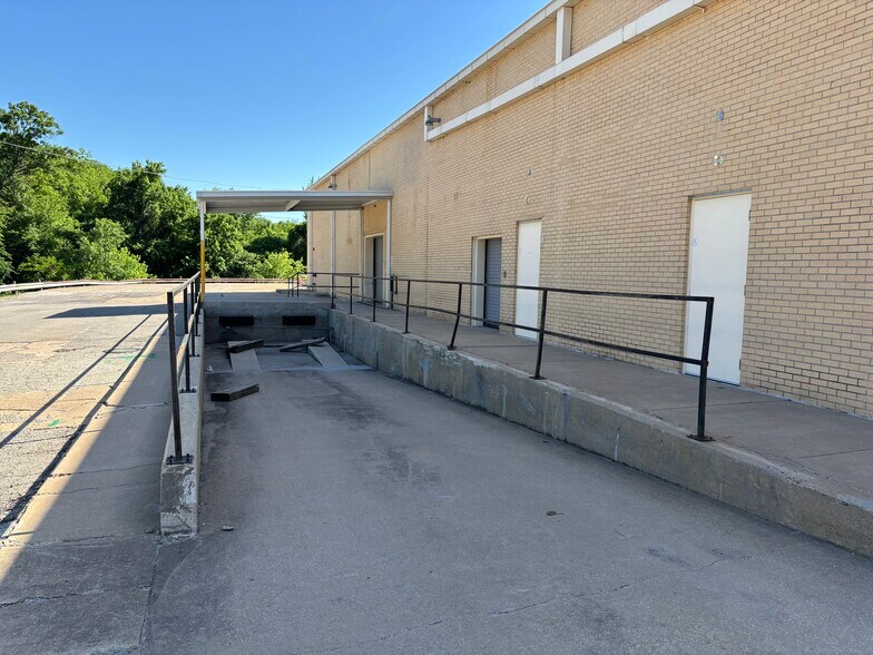 More Photos Of 564 SE Washington Blvd, Bartlesville Freestanding For Lease