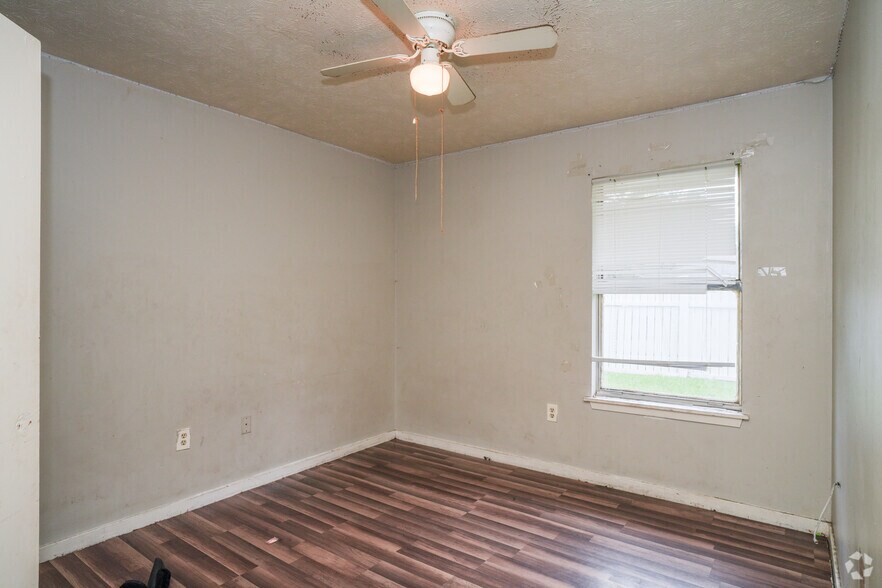 More Photos Of 303 Genesis Ct, Yazoo City Apartments For Sale