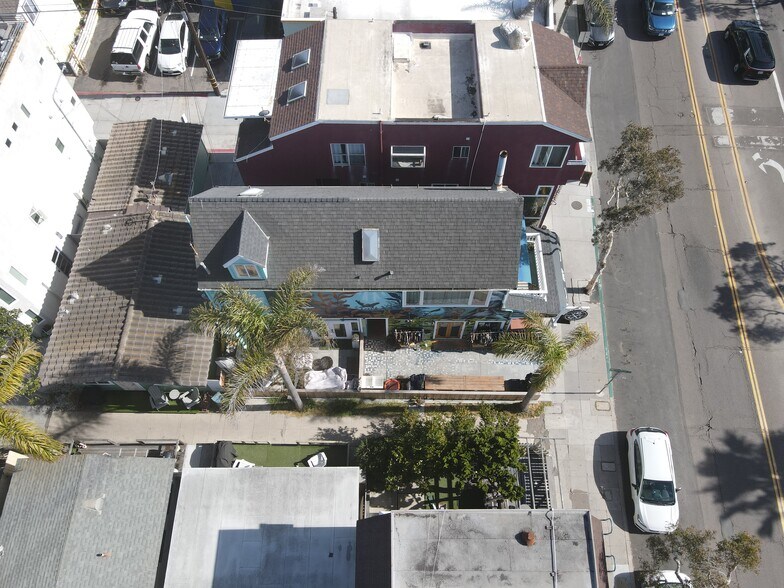 More Photos Of 3719 Mission Blvd, San Diego Freestanding For Sale
