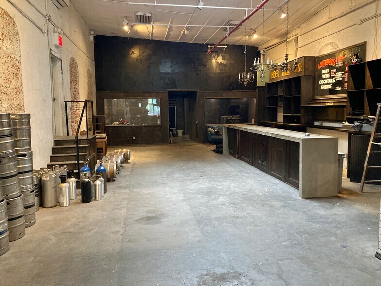 More Photos Of 49 Monroe St, New York Warehouse For Lease