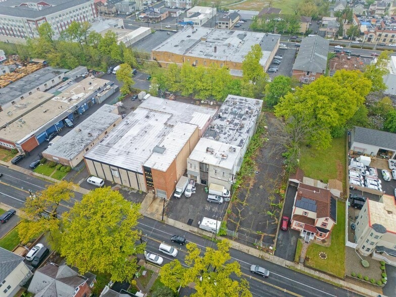 More Photos Of 300-306 W 1st Ave, Roselle Warehouse For Sale