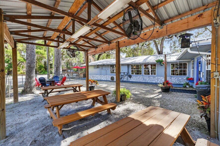 More Photos Of 2396 N Country Road 470, Lake Panasoffkee General Retail For Sale