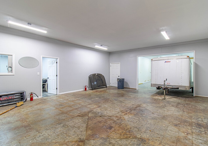 More Photos Of 317 Hodgin St, High Point Warehouse For Sale