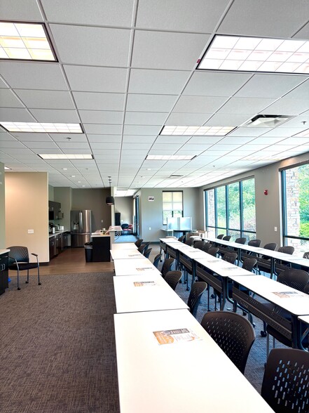 More Photos Of 15137 Rosewood St, Leawood Office For Lease