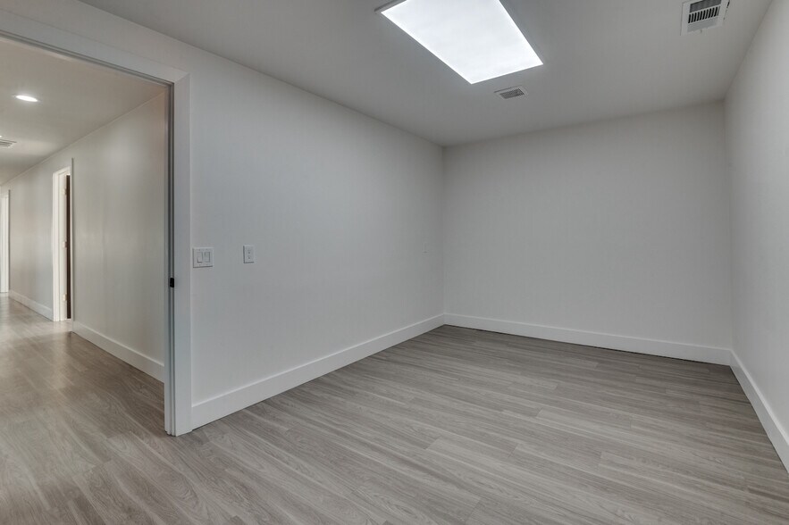 More Photos Of 6550 Lemmon Ave, Dallas Storefront Retail Office For Lease