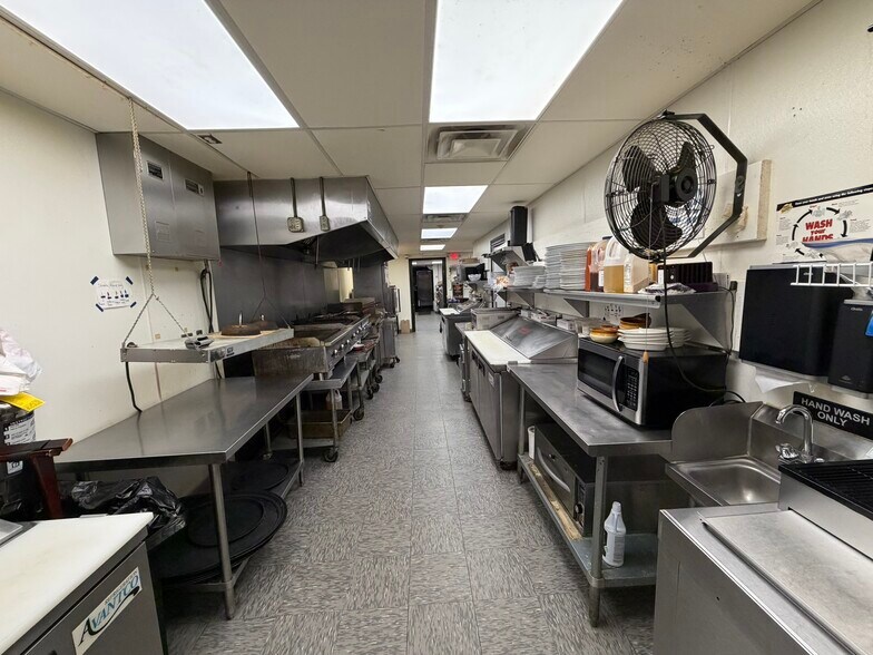 More Photos Of 617 S Washington St, New Paris Bar For Sale