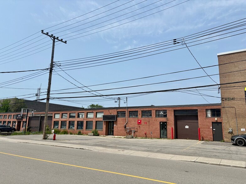 More Photos Of 5579-5581 Rue Paré, Mt Royal Freestanding For Lease
