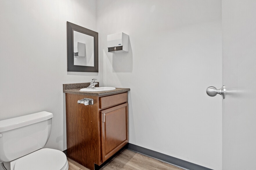 More Photos Of 2555 St Joseph Blvd, Ottawa Medical For Lease