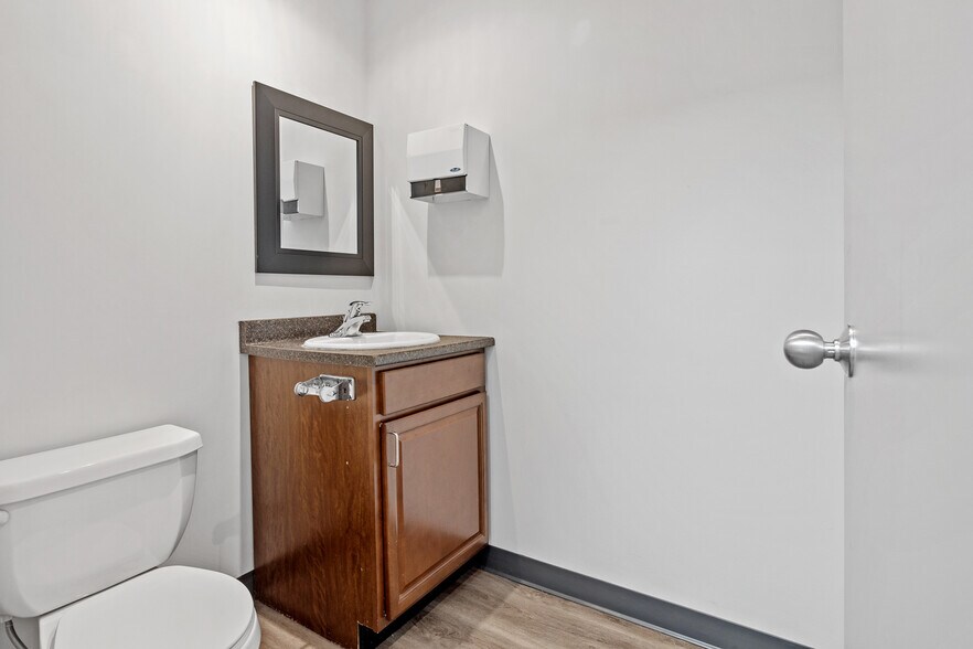 More Photos Of 2555 St Joseph Blvd, Ottawa Medical For Lease