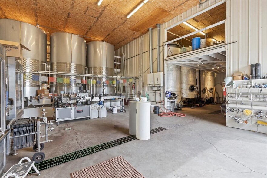 More Photos Of 500 S Bonair Rd, Zillah Winery Vineyard For Sale