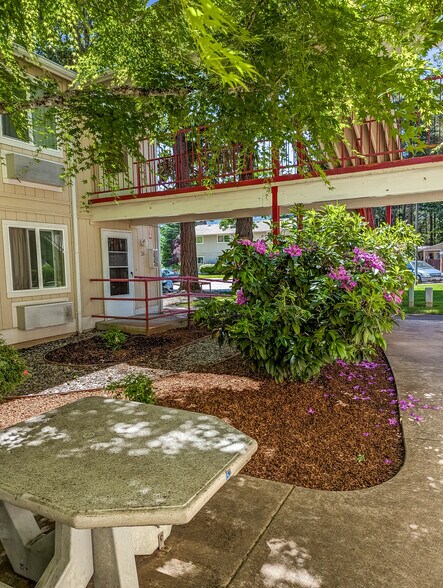 More Photos Of 510 Schumacher, Cave Junction Apartments For Sale