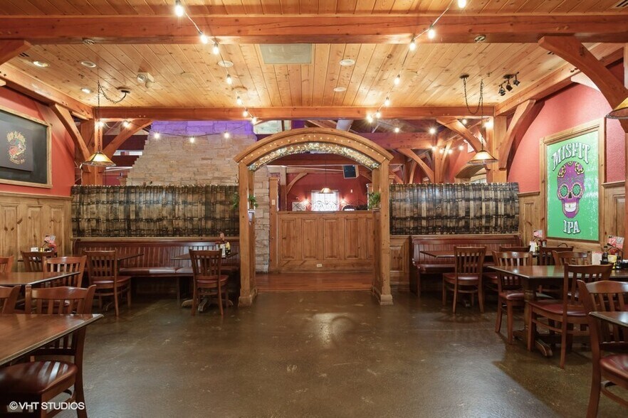 More Photos Of 22221 N Pepper Rd, Lake Barrington General Retail For Sale