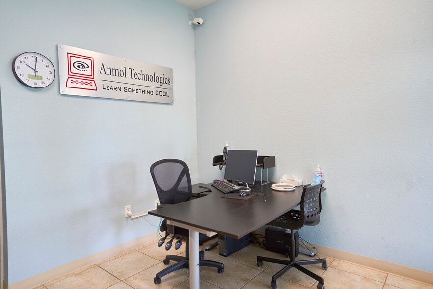 More Photos Of 1311 Chisholm Trail Rd, Round Rock Office For Lease