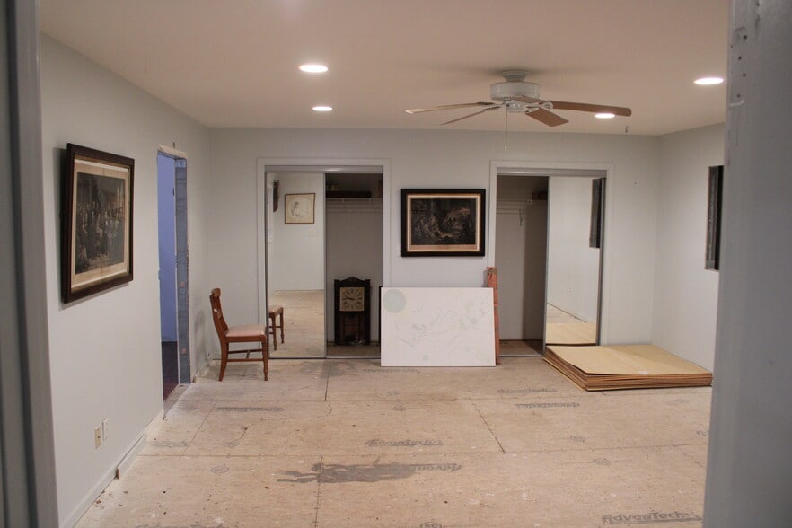 More Photos Of 195 Leonard Dr, Groton Warehouse For Sale