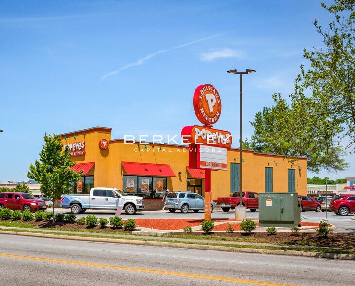 More Photos Of 1379 Towne Square Blvd, Roanoke Fast Food For Lease
