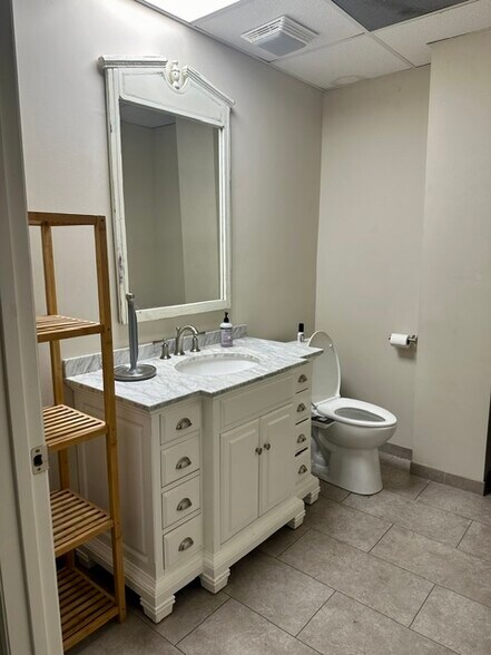 More Photos Of 3045 Union Rd, White House Warehouse For Sale