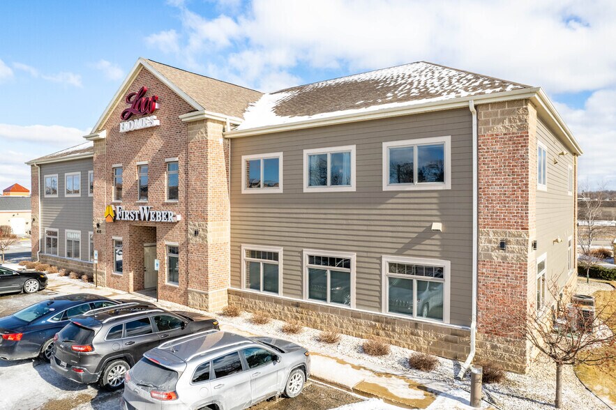 Primary Photo Of 435 Village Walk Ln, Johnson Creek Office For Lease