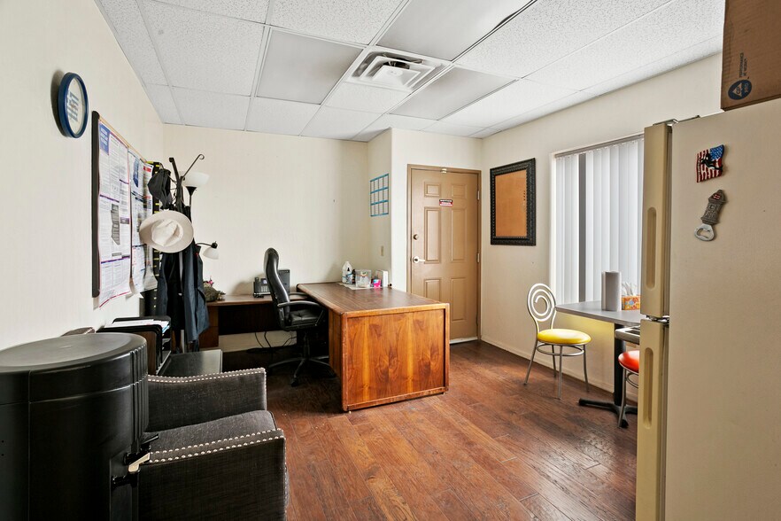 More Photos Of 13551 W Glendale Ave, Glendale Self Storage For Sale