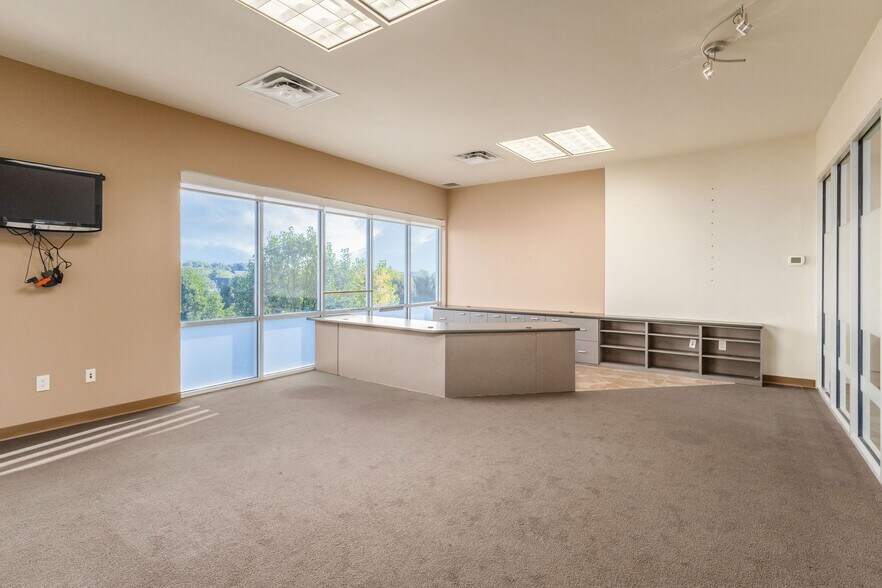 More Photos Of 9039 Antares Ave, Columbus Medical For Lease