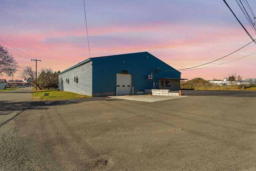 More Photos Of 934 Lackawanna Ave, Horseheads Showroom For Sale