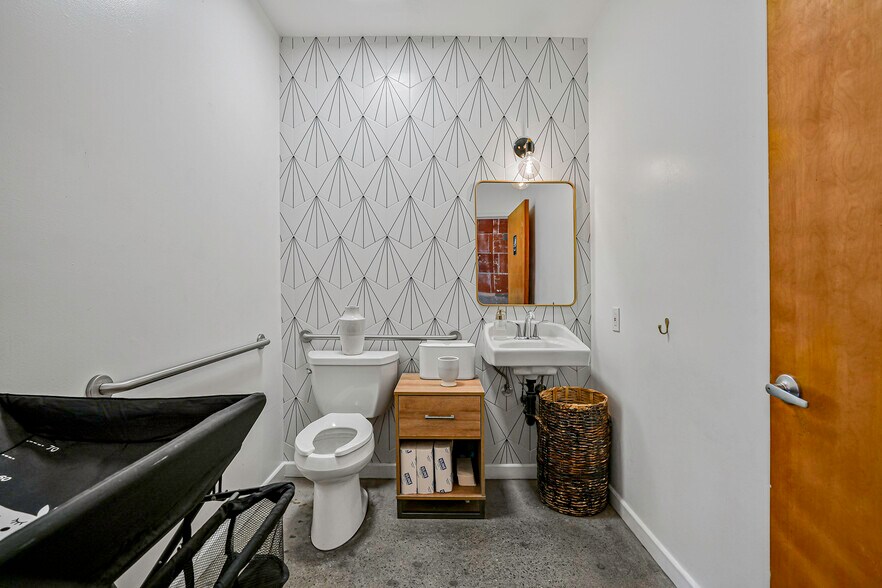 More Photos Of 325 15th St, San Diego Loft Creative Space For Lease