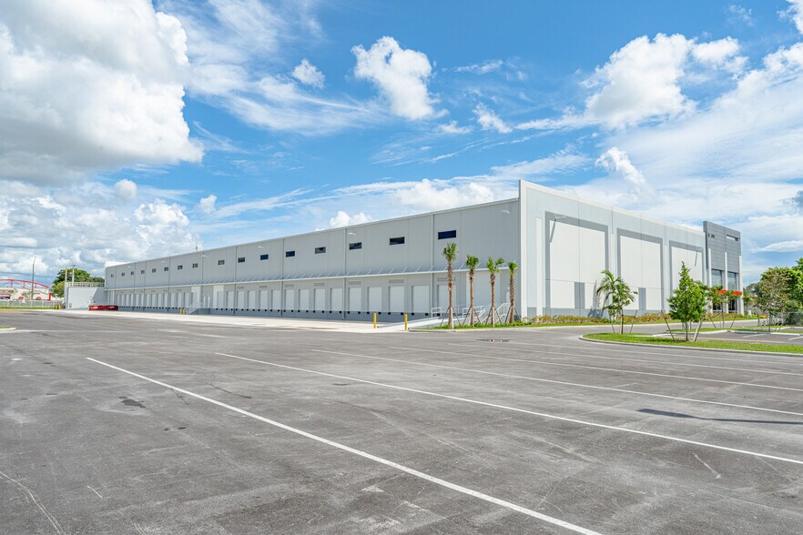 More Photos Of 2910 Stirling Rd, Hollywood Distribution For Lease