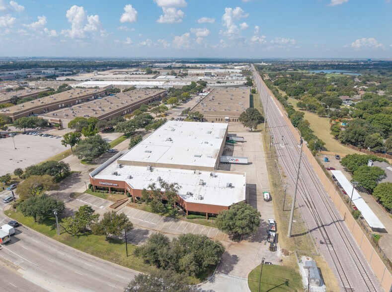 More Photos Of 1303 Marsh Ln, Carrollton Warehouse For Lease