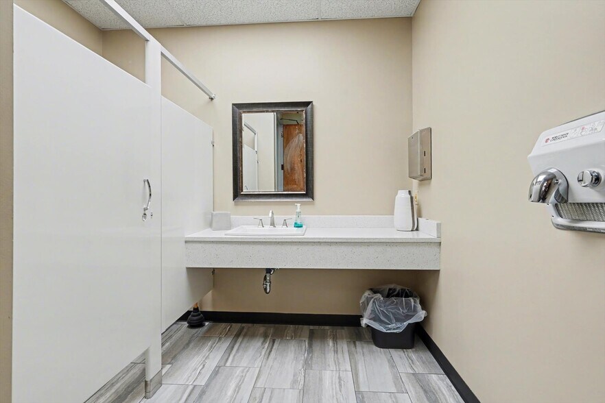 More Photos Of 3103 S Juniper Ave, Broken Arrow Office For Lease