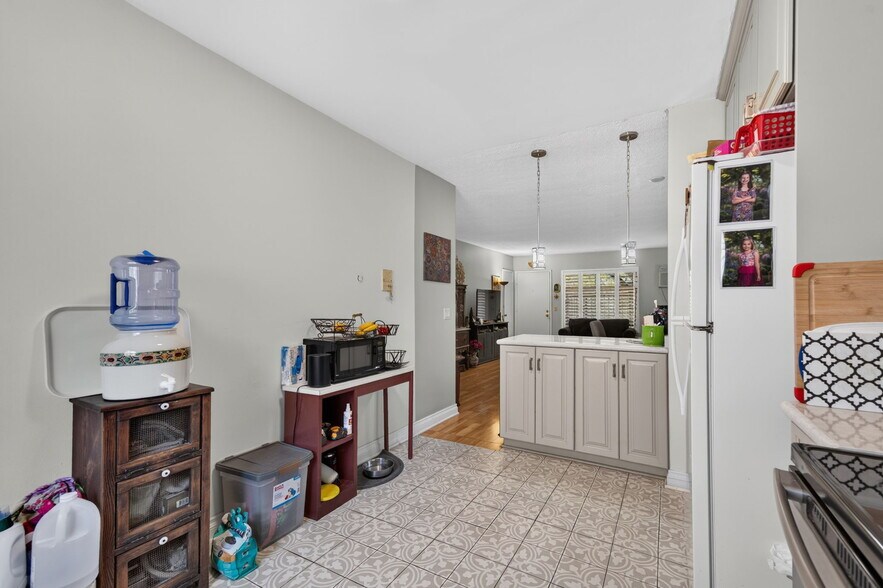 More Photos Of 1459 Stanley Ave, Glendale Apartments For Sale