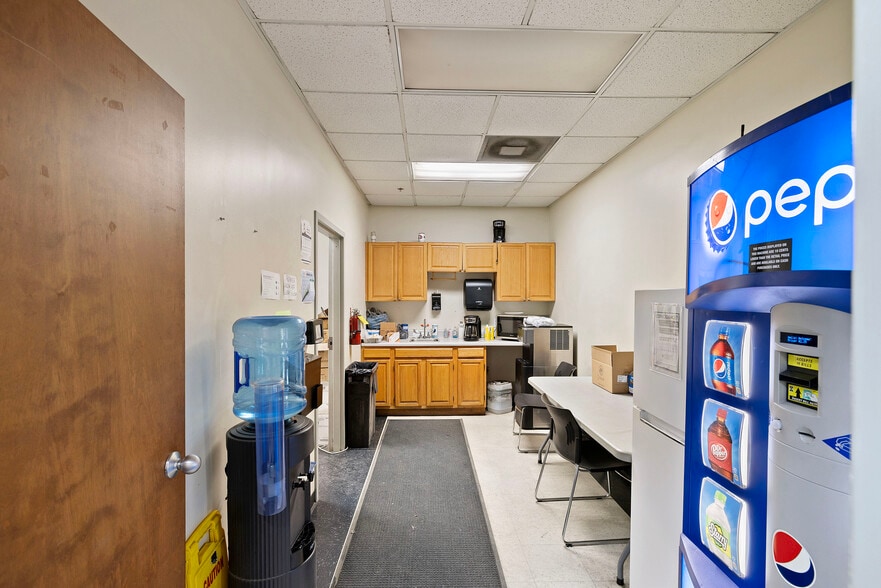 More Photos Of 1611 Otis Way, Florence Distribution For Sale