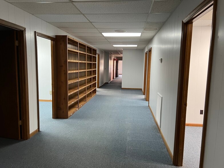 More Photos Of 401 Peacock Street, Cochran Office For Sale