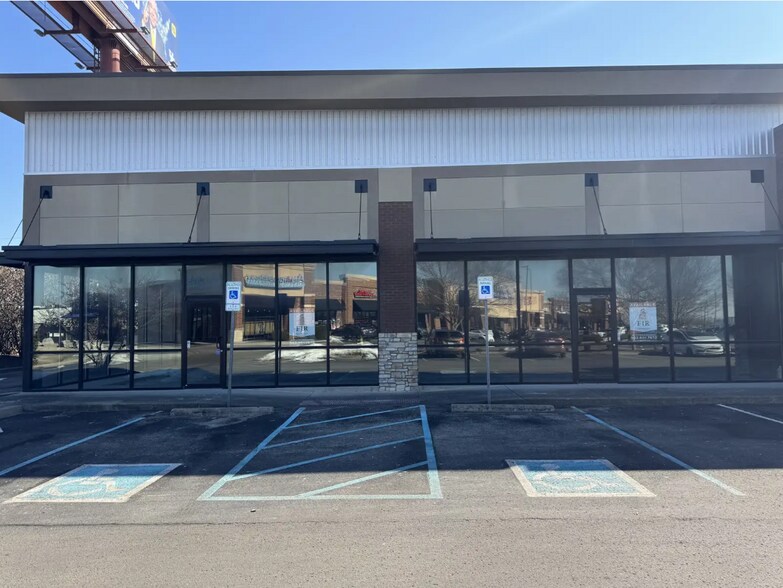 More Photos Of 1440 Veteran Pky Ct, Clarksville General Retail For Lease