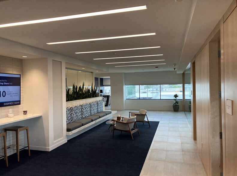 More Photos Of 100 W Lawrence St, Appleton Loft Creative Space For Sale