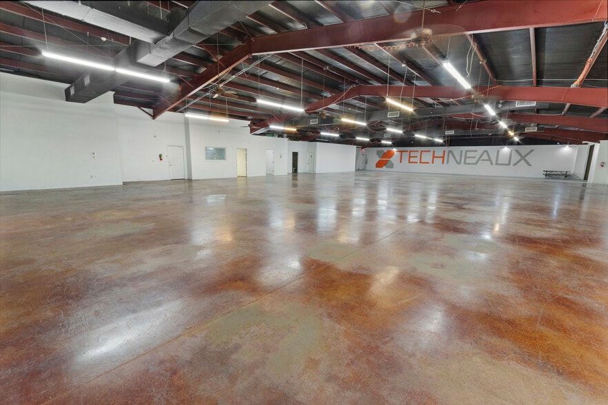 More Photos Of 312 Westgate Rd, Scott Warehouse For Sale