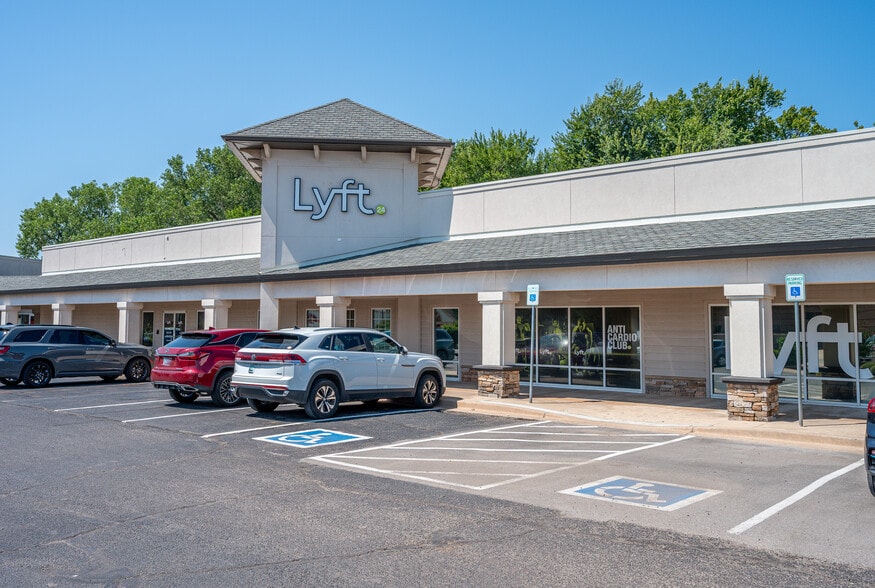 More Photos Of 285 S Santa Fe Ave, Edmond General Retail For Lease