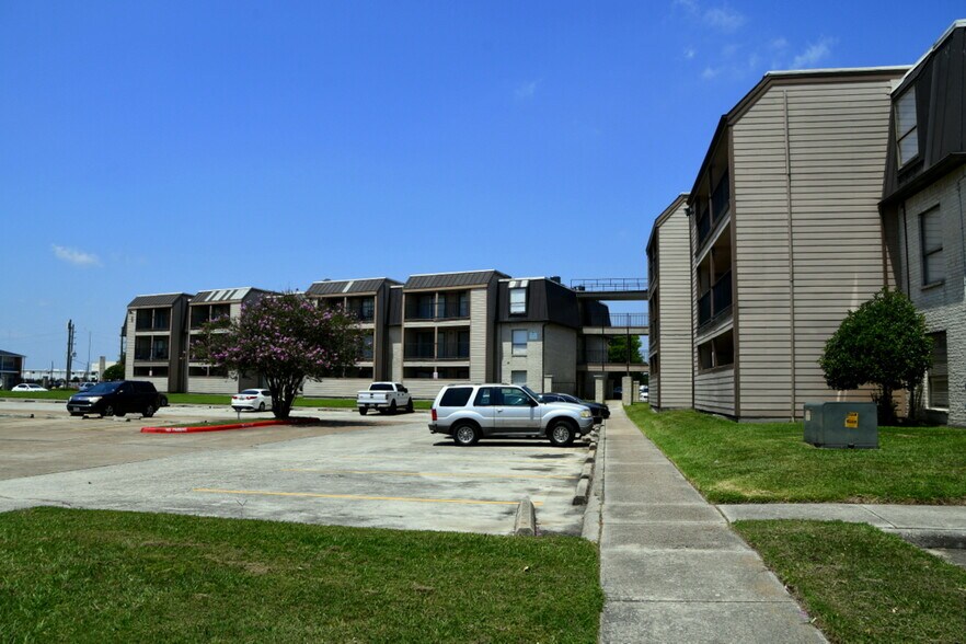 More Photos Of 206 Plaza Verde Dr, Houston Apartments For Sale