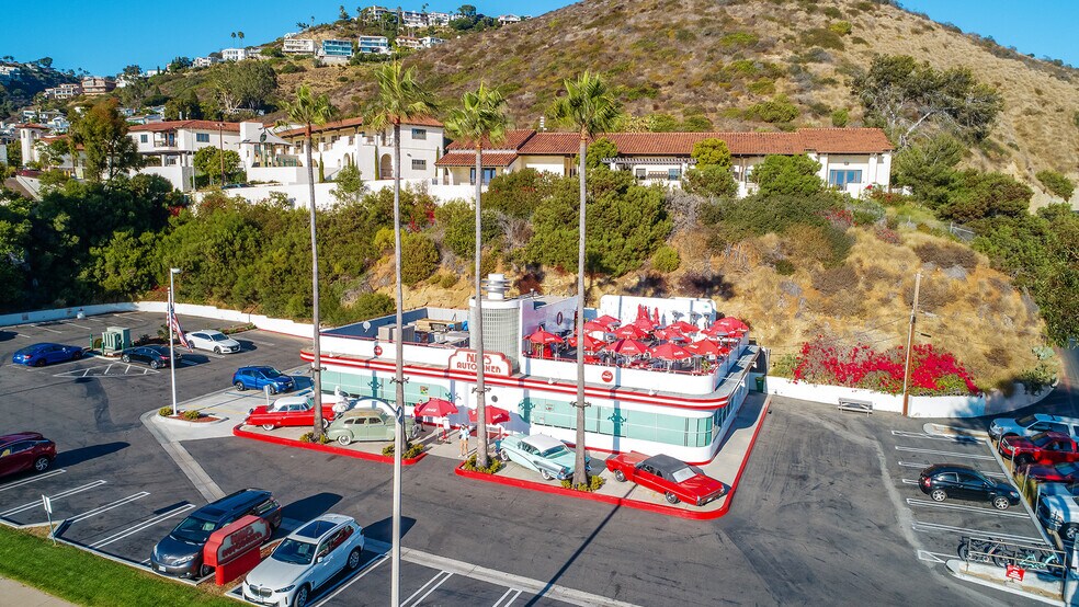 More Photos Of 30622 Coast Hwy, Laguna Beach Restaurant For Sale