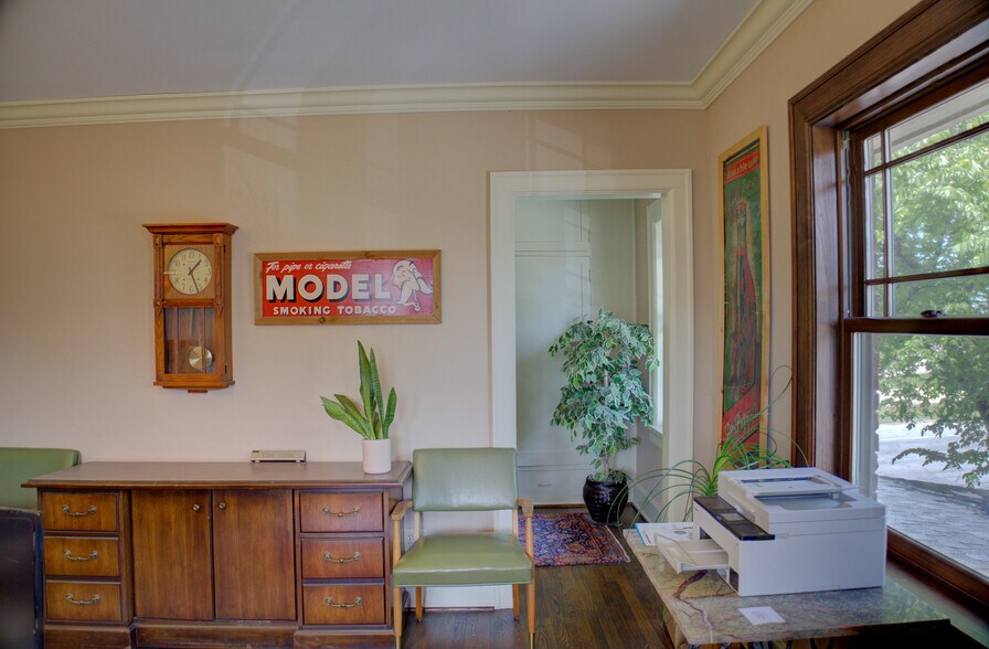 More Photos Of 1404 S Quaker Ave, Tulsa Office For Sale