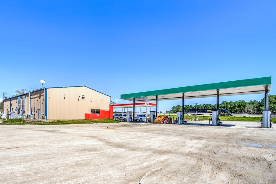 More Photos Of 22263 US Highway 59 N, Queen City Service Station For Sale
