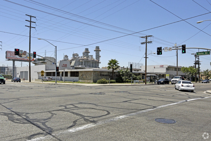 Primary Photo Of 2770-2774 Leonis Blvd, Los Angeles Light Manufacturing For Lease