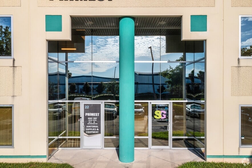 Primary Photo Of 7575 Kingspointe Pky, Orlando Showroom For Lease