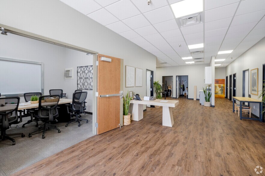 More Photos Of 1315 E Gibson Ln, Phoenix Warehouse For Lease