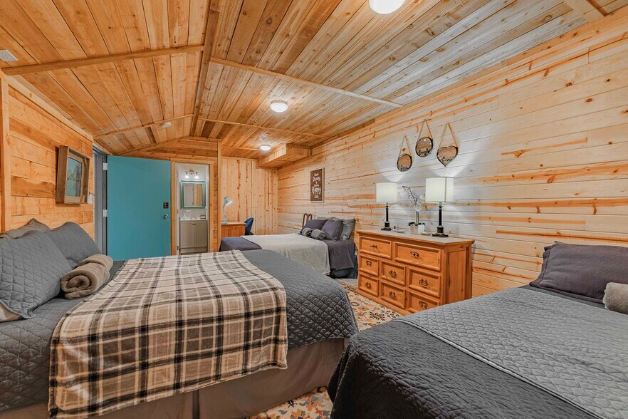 More Photos Of 95 Loma Ln, Fredericksburg Showroom For Sale