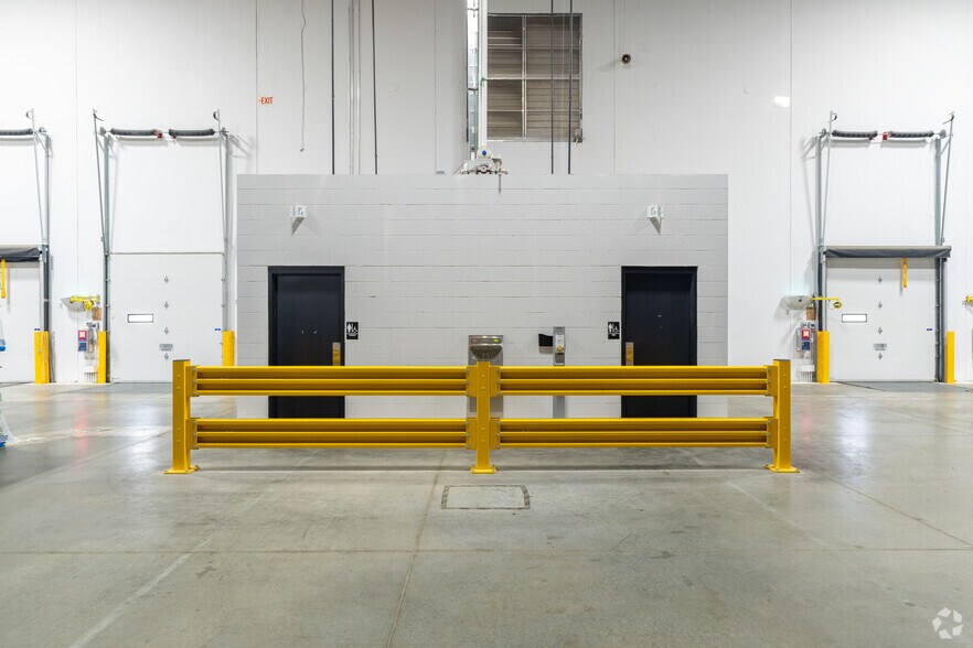 More Photos Of 3919 Lakeview Corporate Dr, Edwardsville Distribution For Lease