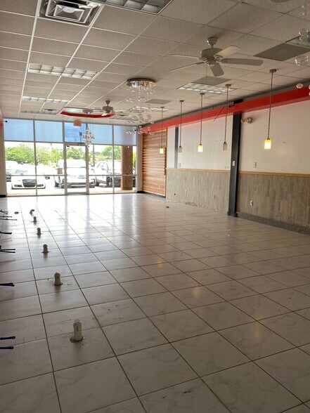 More Photos Of 2328 S College St, Auburn Storefront For Sale