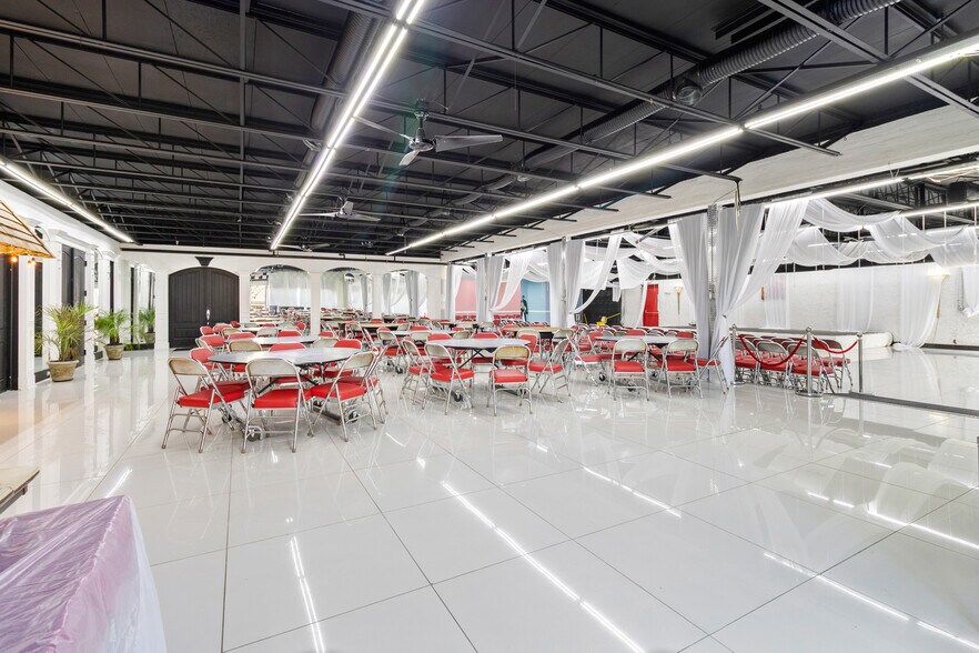 More Photos Of 395 S Ocoee St, Cleveland Showroom For Sale