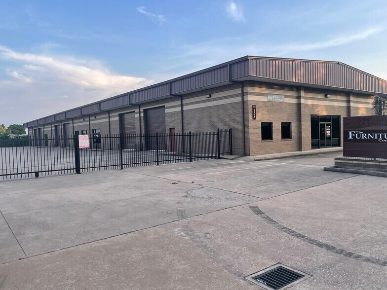 More Photos Of 6819 Theall Rd, Houston Industrial For Sale
