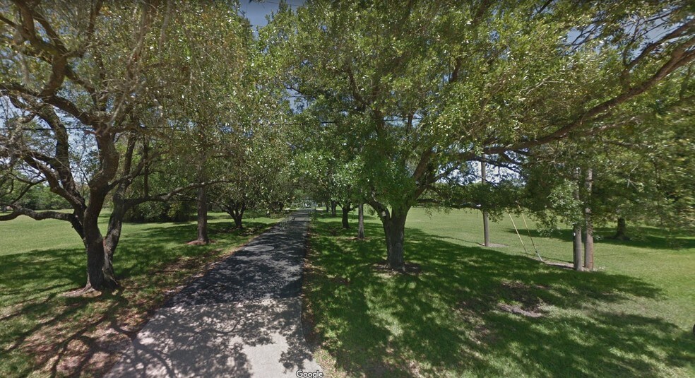 More Photos Of 503 N Friendswood Dr, Friendswood Land For Sale