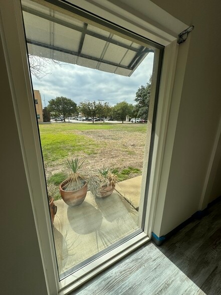 More Photos Of 618 Clara Barton Blvd, Garland Medical For Lease