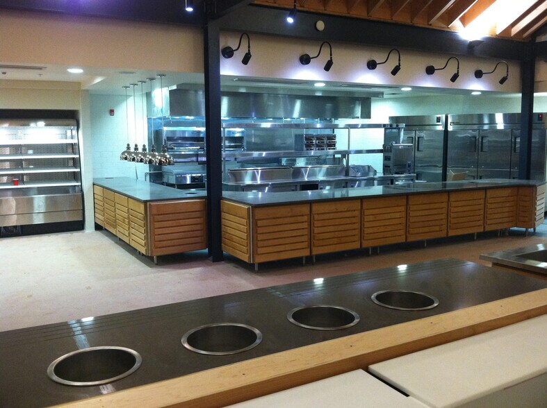 More Photos Of 72 Railroad Ave, Hamlin Freestanding For Sale